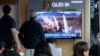 Layar televisi menayangkan gambar peluncuran rudal Korea Utara di Stasiun Kereta Api Seoul, Seoul, Korea Selatan, Jumat, 17 Mei 2024. (Foto: AP)