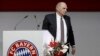 Le président du Bayern Uli Hoeness en train de quitter le podium après un discours à la réunion générale annuelle de Bayern Munich en Allemagne, le 25 novembre 2015.